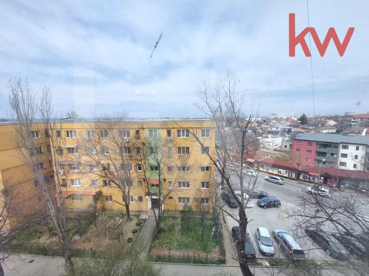 Apartament cu 3 camere decomandat în Sărari