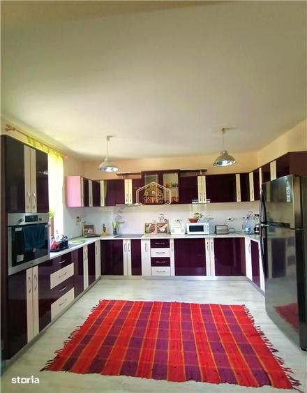 Casă cu 4 camere în Central