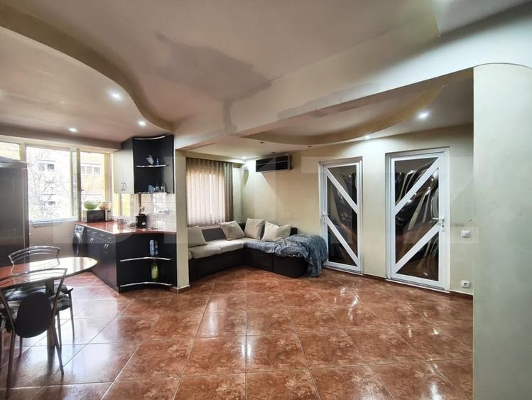 Apartament cu 3 camere decomandat, mobilat în Dacia