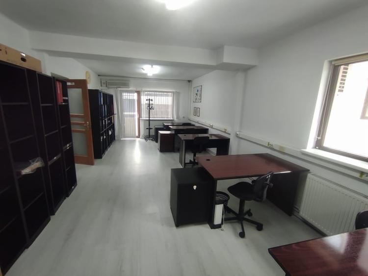 Birou, de 200 mp, în 1 Mai
