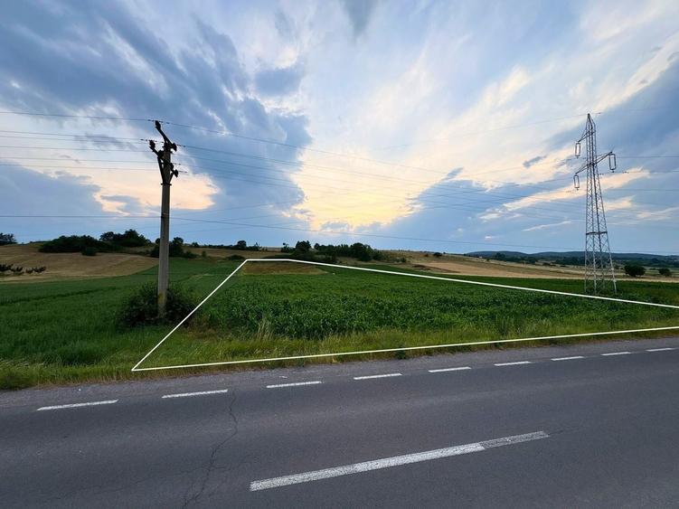 Teren Construcții intravilan de 7400 mp, în Ilieni