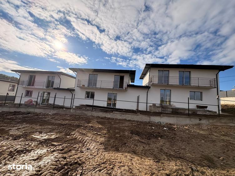 Casă cu 4 camere cu Teren 300 Mp în Valea Lupului