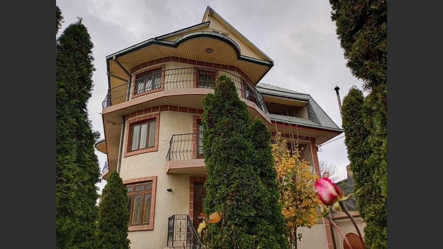 Casă cu 11 camere cu Canalizare în Mazepa 2