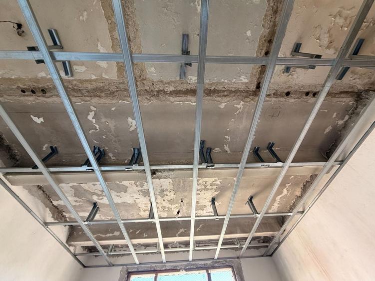 Casă individuală cu 20 camere cu Canalizare în Moșilor
