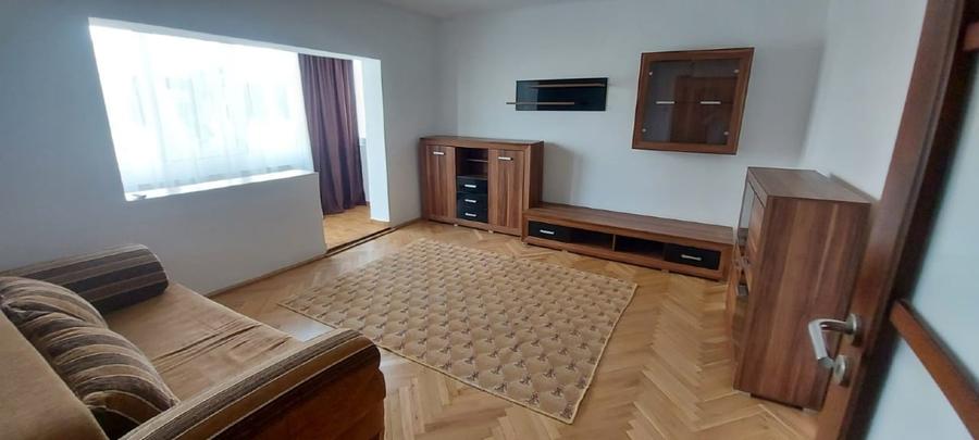 Apartament cu 3 camere decomandat, mobilat în Complex Studențesc