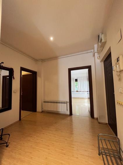 Apartament cu 2 camere decomandat, mobilat în Polonă