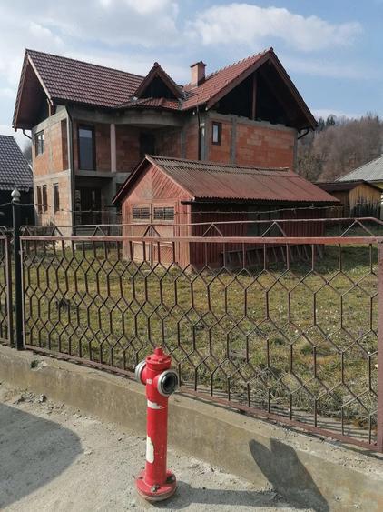 Casă cu Teren 380 Mp în Central