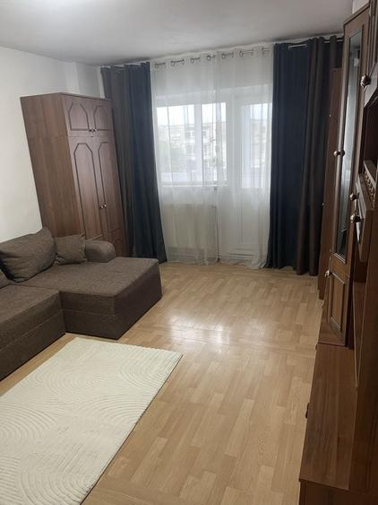 Garsonieră decomandată în Vest