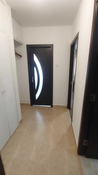 Garsonieră decomandată în Vest