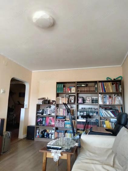 Apartament cu 4 camere decomandat în Central