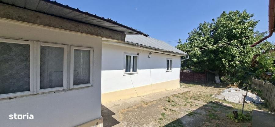 Casă cu 3 camere în Costi