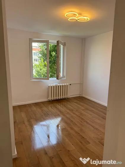 Apartament cu 3 camere decomandat în Ștefan cel Mare