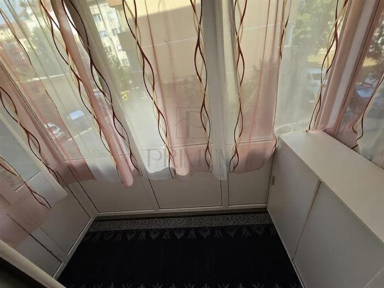 Apartament cu 2 camere semidecomandat, mobilat în Girocului