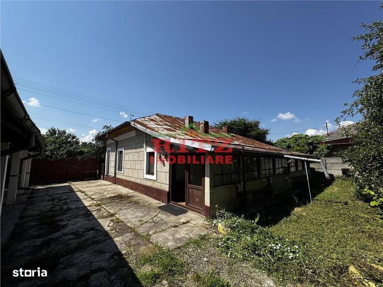 Casă cu 4 camere în Osica de Sus