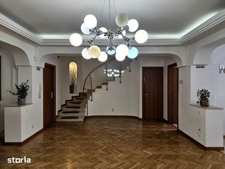 Casă cu 9 camere cu Teren 115 Mp în Primăverii