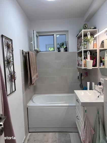 Apartament cu 3 camere semidecomandat în Titan