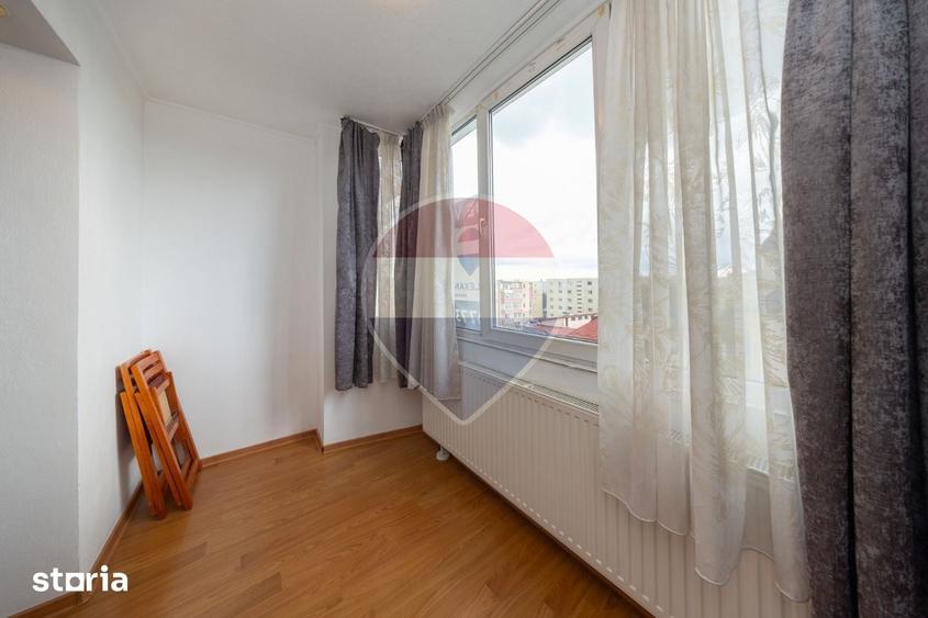 Apartament cu 3 camere decomandat în Tractorul