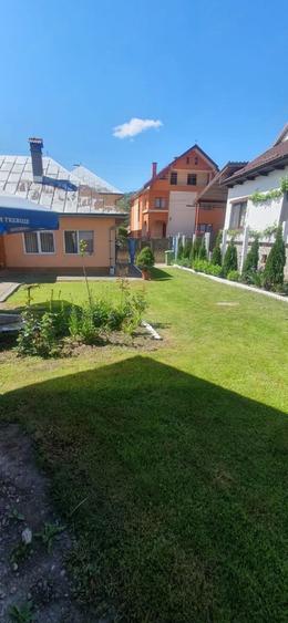 Casă cu Teren 200 Mp în Central