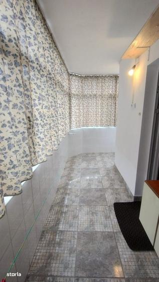 Apartament cu 3 camere decomandat în Exterior Vest