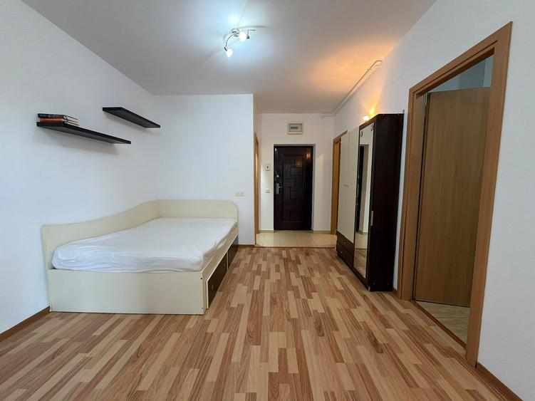 Garsonieră decomandată în Titan