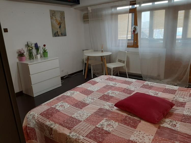 Garsonieră decomandată în Central