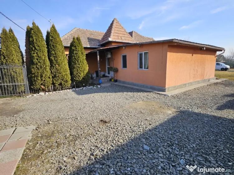 Casă cu 4 camere cu Teren 1300 Mp în Răscruci