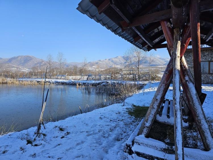 Casă individuală cu 6 camere cu Canalizare în Brădet