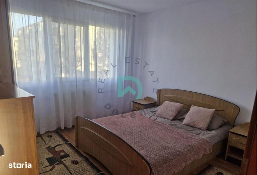 Apartament cu 3 camere semidecomandat în Centrul Istoric