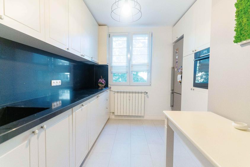 Apartament cu 4 camere în Drumul Taberei
