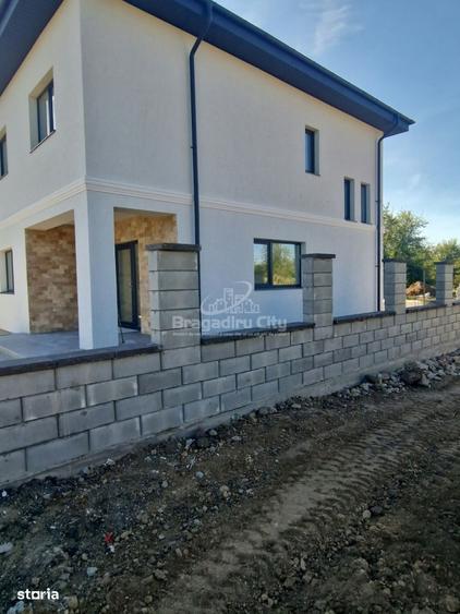 Casă cu 4 camere cu Teren 300 Mp în Central