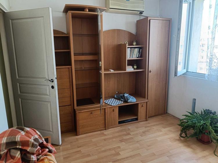 Apartament cu 3 camere semidecomandat în Bucur Obor