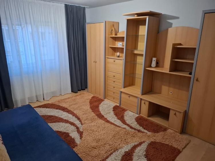 Apartament cu 2 camere decomandat în UTA