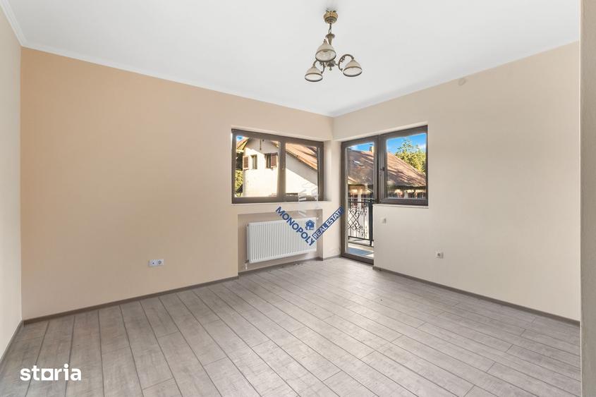 Casă cu 6 camere cu Teren 3677 Mp în Central