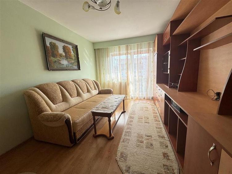 Apartament cu 3 camere decomandat, mobilat în Valea Aurie