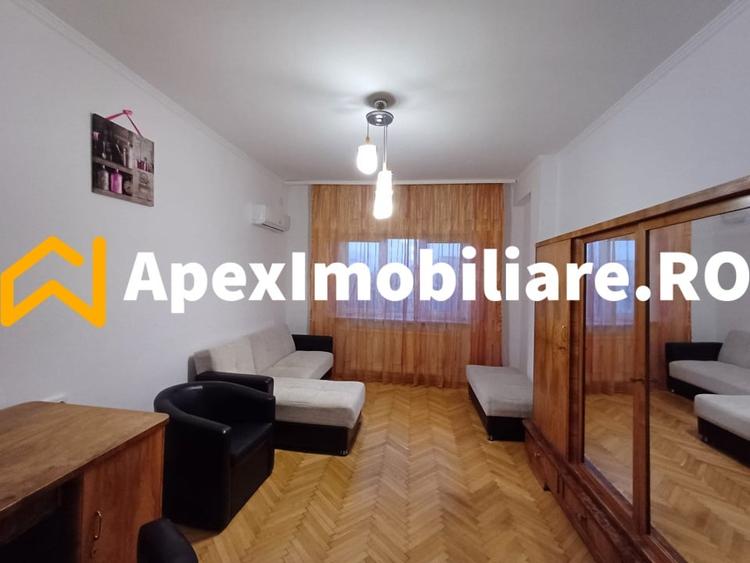 Apartament cu 3 camere semidecomandat, mobilat în Eminescu
