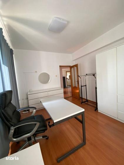 Apartament cu 3 camere, mobilat în Calea București