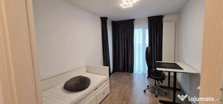 Apartament cu 3 camere decomandat în Aviației