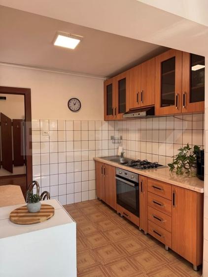 Apartament cu 3 camere decomandat, mobilat în Aradului