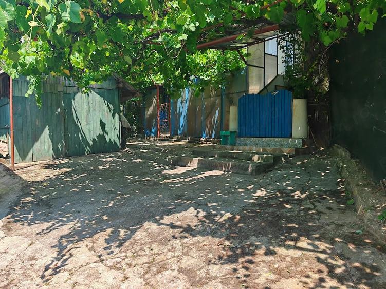 Casă cu 2 camere cu Teren 1511 Mp în Leamna de Sus
