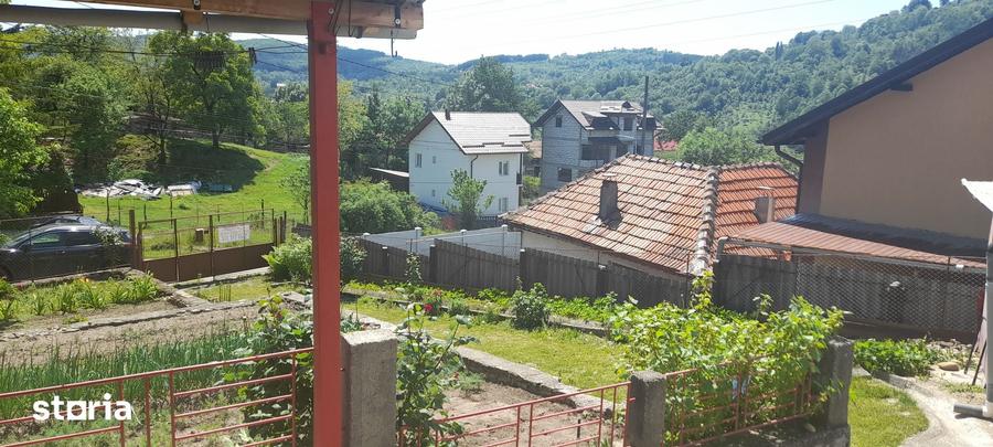 Casă cu 2 camere cu Teren 612 Mp în Moroeni