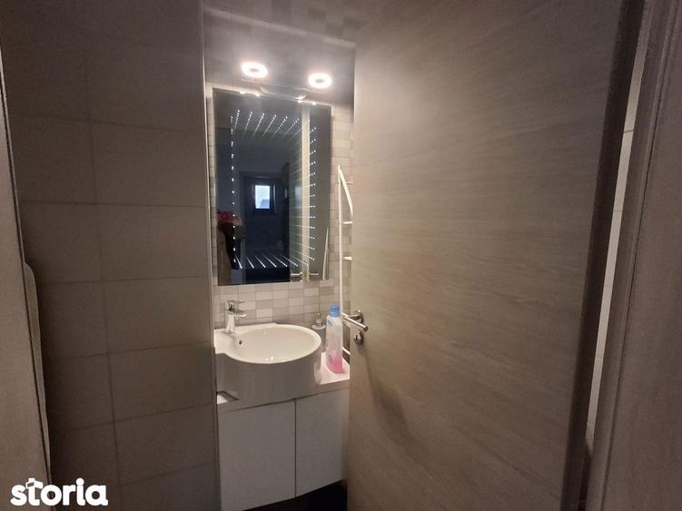 Apartament cu 3 camere, mobilat în Central