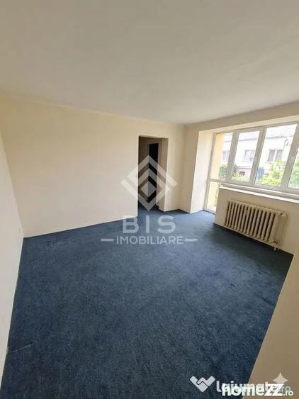 Apartament cu 3 camere semidecomandat în Decebal