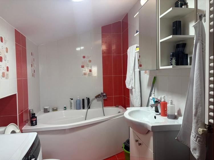 Apartament cu 2 camere decomandat, mobilat în 1 Mai