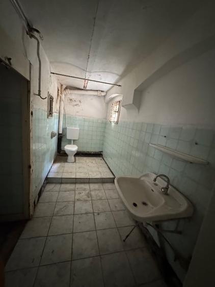 Casă individuală cu 5 camere cu Canalizare în Banu Mărăcine