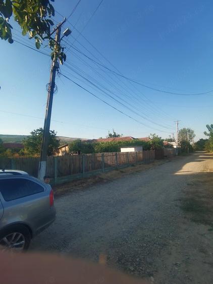 Vand loc de casa intravilan ! - 2