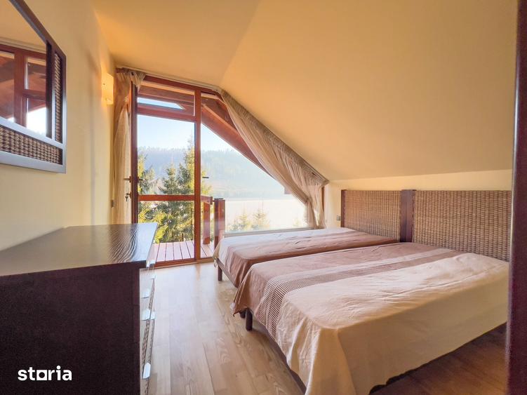 Casă cu 8 camere cu Teren 367 Mp în Râșca