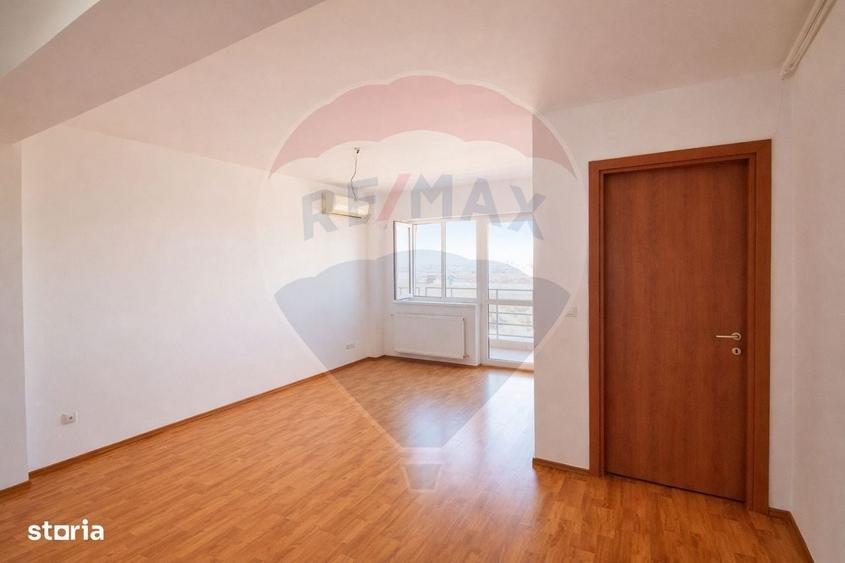 Apartament cu 3 camere în Cățelu