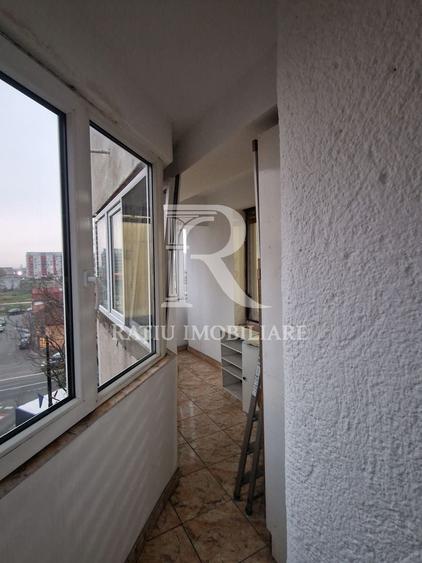 Apartament cu 4 camere decomandat, mobilat în Decebal