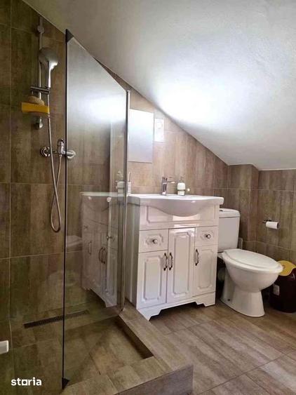 Casă cu 10 camere cu Teren 466 Mp în Central