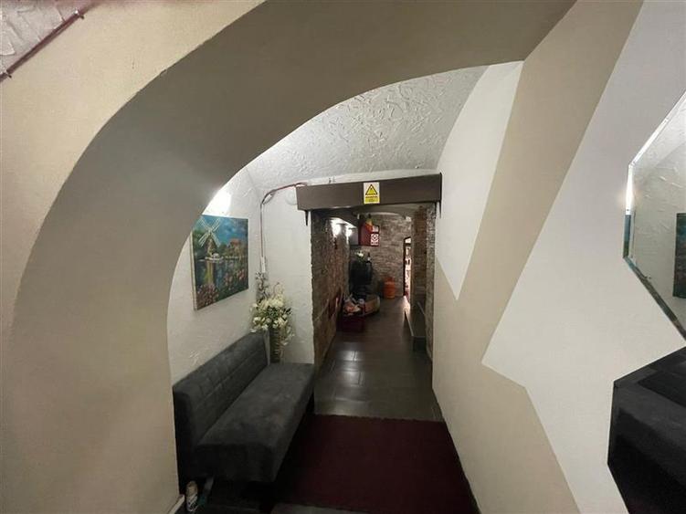 Spațiu comercial, de 277 mp, în Ultracentral